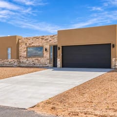 The Basecamp - 4BR Sleeps 14, Modern, Firepit