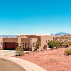 The Cliff Dweller - 3400sf, 50-Mile Views, Hot Tub