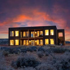 The Highlander: 4 Ensuites, 4000sf, Hot Tub