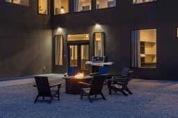 The Highlander: 4 Ensuites, 4000sf, Hot Tub - Image 4
