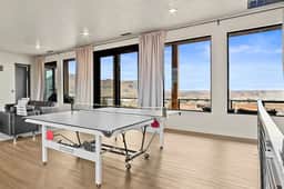 The Highlander: 4 Ensuites, 4000sf, Hot Tub - Image 5