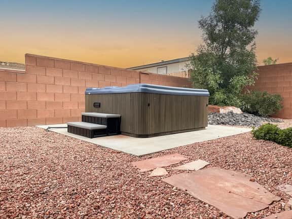 The Retreat - Hot Tub, Fire Pit, Boat Parking - Image 4