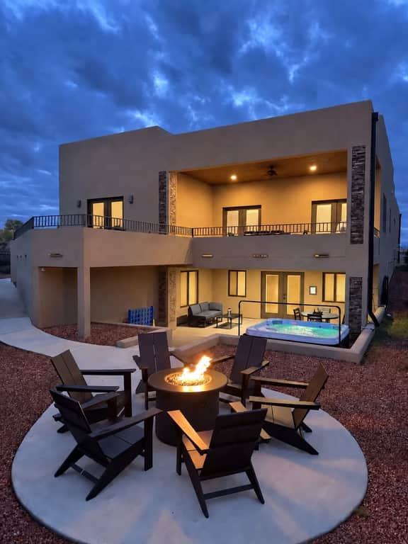 The Cliff Dweller - 3400sf, 50-Mile Views, Hot Tub - Image 4