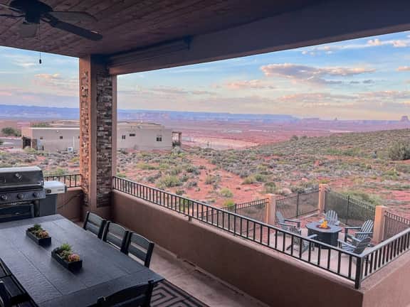 The Cliff Dweller - 3400sf, 50-Mile Views, Hot Tub - Image 3